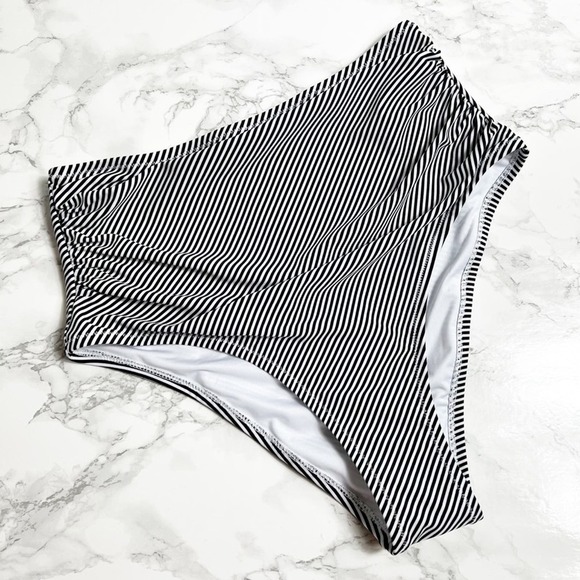 CUPSHE BLACK AND WHITE PRINT HIGH WAISTED SWIMMING BIKINI WOMEN BOTTOM SMALL - Picture 1 of 5